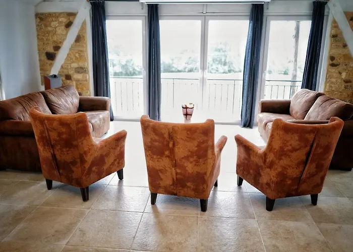 Les Constancies Luxury 24-34 Pers * Valades